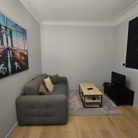 Terne Maillot - Gaston Bertandeau 1dbr Apartment Paris